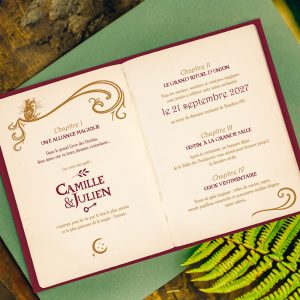 Intérieur d’un faire-part de mariage inspiré de l’univers Harry Potter, présenté comme un grimoire magique